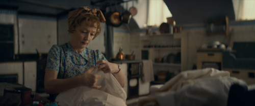 Mrs.Harris.Goes.to.Paris.2022.BluRay.1080p.DTS-HDMA5.1.x264-CHD014551.png