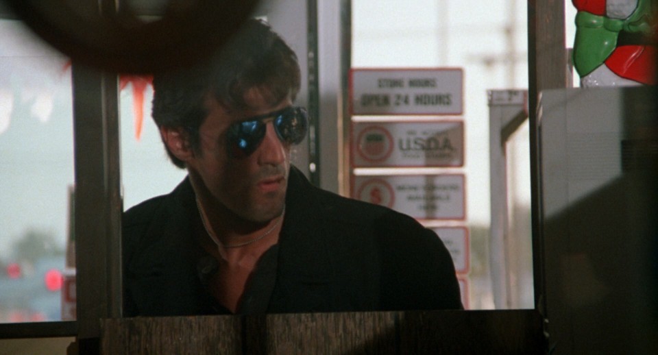 Cobra.1986.Bluray.1080p.DTS-HDMA5.1.x264-CHD.mkv_20230702_090526.180.jpg