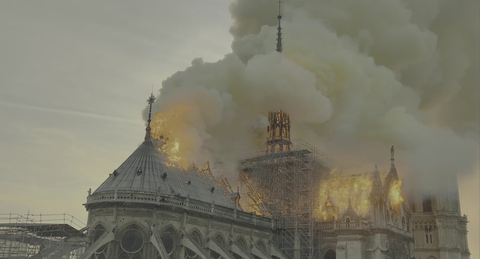 Notre-Dame.brule.2022.Bluray.2160p.TrueHD7.1.DoVi.HDR.x265.10bit-CHD.mkv_20231228_200000.637.jpg
