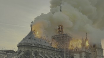 Notre-Dame.brule.2022.Bluray.2160p.TrueHD7.1.DoVi.HDR.x265.10bit-CHD.mkv_20231228_200000.637