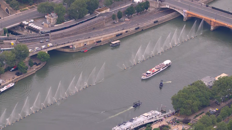 Paris.Olympics.2024.Opening.Ceremony.1080p.HDTV.H264-DARKFLiX.mkv_20240727_095811.325.png