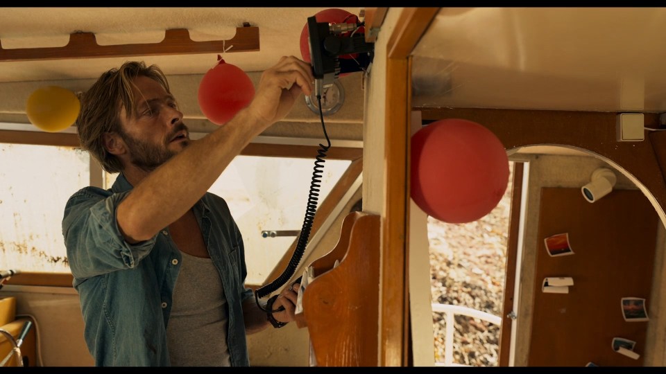 Survive.2022.1080p.Bluray.iPad.AAC2.0.x264-CHDPAD.mp4_20250427_152039.340.jpg