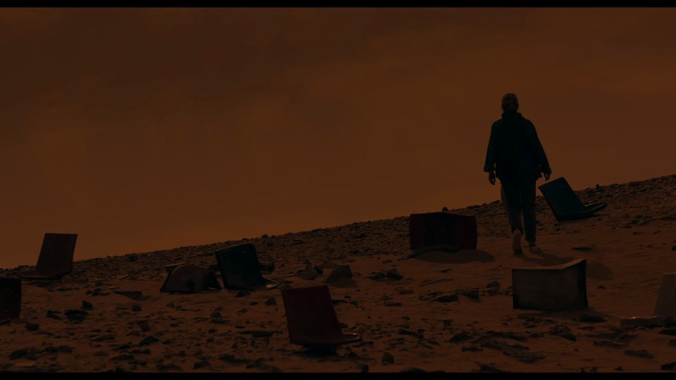 Survive.2022.1080p.Bluray.iPad.AAC2.0.x264-CHDPAD.mp4_20250427_152108.465.jpg