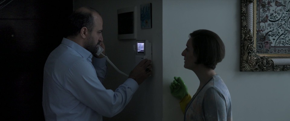 The.Seed.of.the.Sacred.Fig.2024.Bluray.1080p.DTS-HDMA5.1.x265.10bit-CHD.mkv_20250602_072600.674.jpg