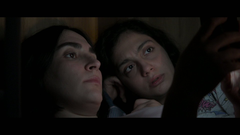 The.Seed.of.the.Sacred.Fig.2024.REMUX.Bluray.1080p.AVC.DTS-HDMA5.1-CHD.mkv_20250602_071902.949.jpg