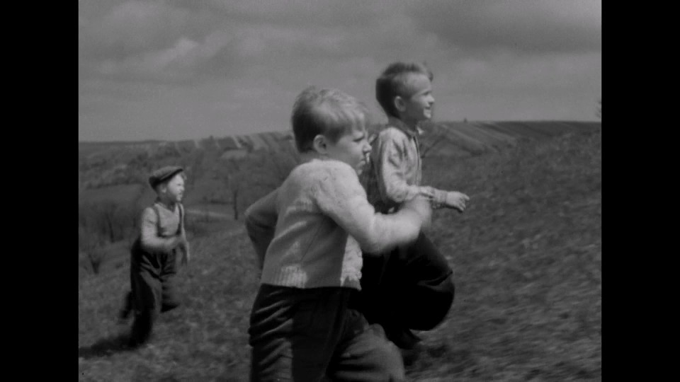 Touha.1958.1080p.Bluray.iPad.AAC.2.0.x264-CHDPAD.mp4_20250602_235325.414.jpg