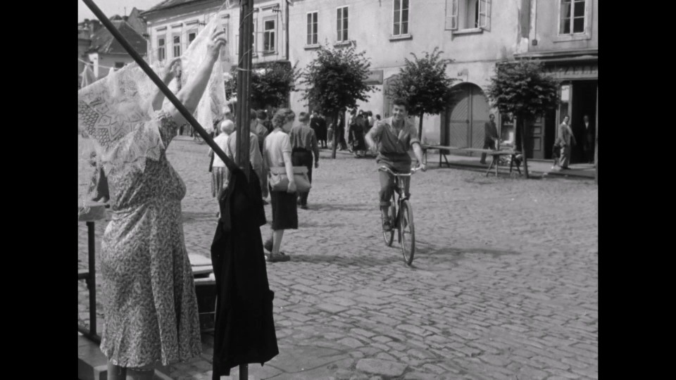 Touha.1958.1080p.Bluray.iPad.AAC.2.0.x264-CHDPAD.mp4_20250602_235348.231.jpg