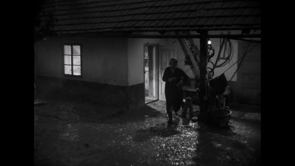 Touha.1958.1080p.Bluray.iPad.AAC.2.0.x264-CHDPAD.mp4_20250602_235415.458.jpg