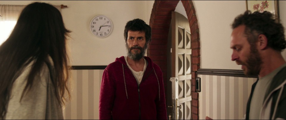 When.Evil.Lurks.2023.Bluray.1080p.DTS-HDMA5.1.x264-CHD.mkv_20250612_194724.599.jpg