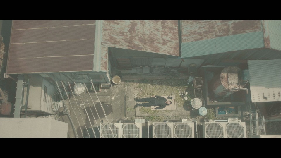The.Box.Man.2024.REMUX.Bluray.1080p.AVC.DTS-HDMA5.1-CHD.mkv_20250706_111332.349.jpg