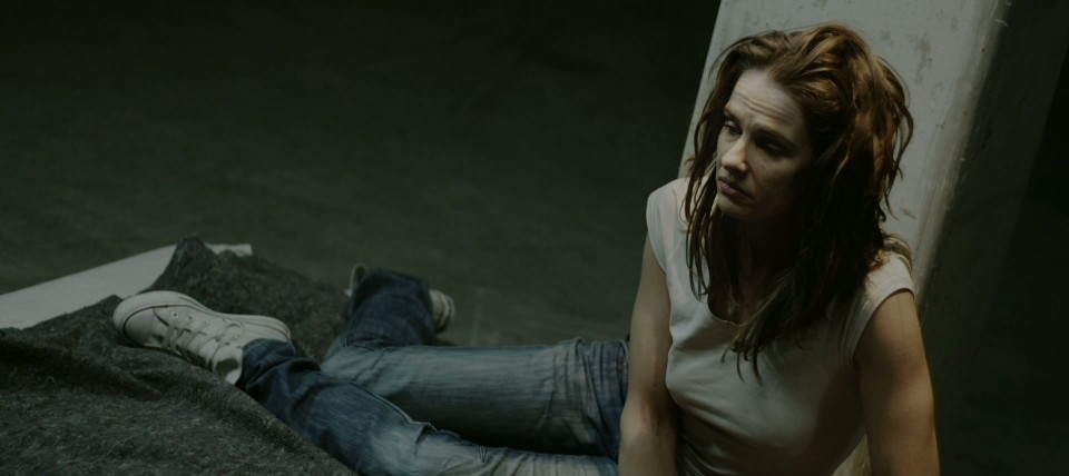 Caged.2011.Bluray.1080p.DTS-HDMA5.1.x264-CHD.mkv_20250715_171509.771.jpg