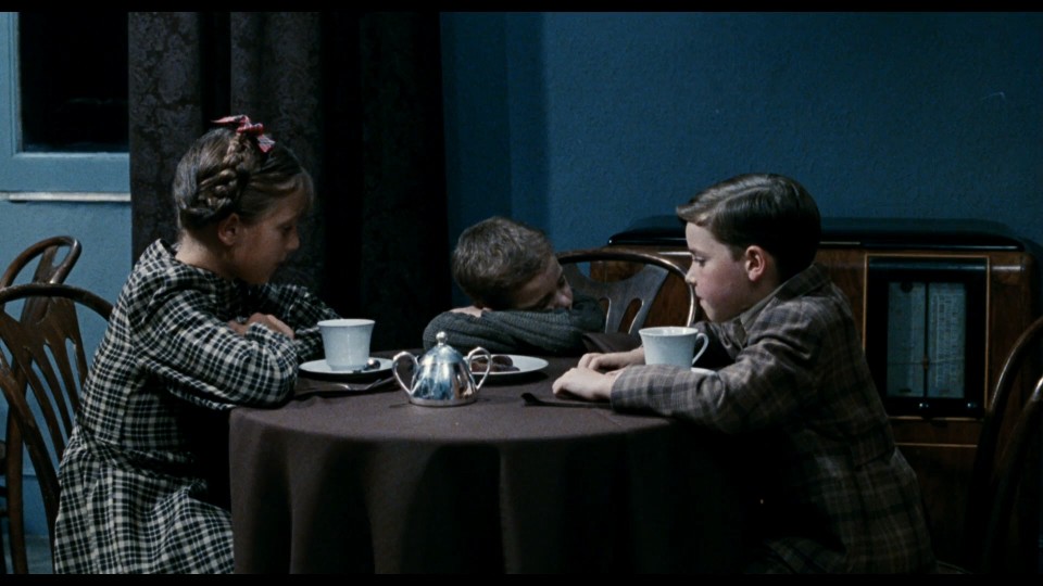 Life.is.Beautiful.1997.1080p.Bluray.iPad.AAC.2.0.x264-CHDPAD.mp4_20250730_094527.876.jpg