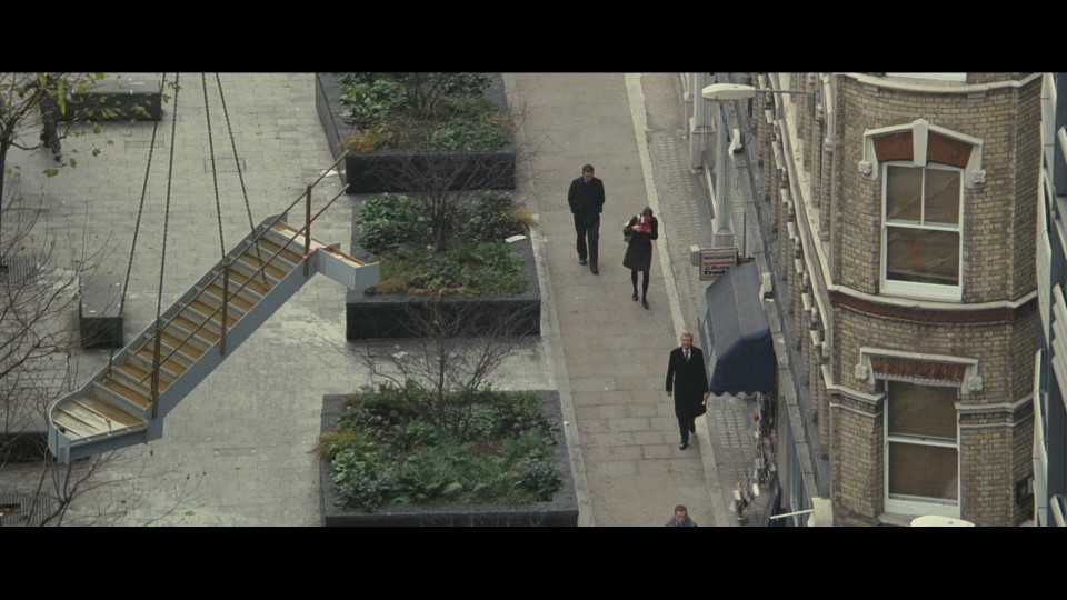Glorious.39.2009.REMUX.Bluray.1080p.AVC.DTS-HDMA5.1-CHD.mkv_20250805_075624.482.jpg