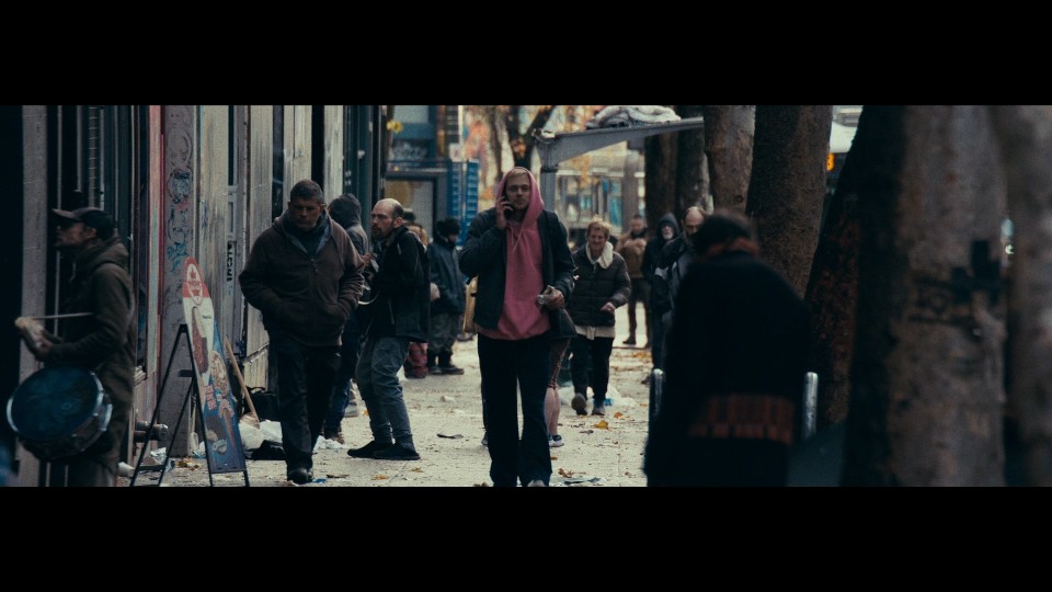 Locked.2025.1080p.Bluray.Remux.AVC.DTS-HD.MA.5.1-CHD.mkv_20250805_214403.850.jpg