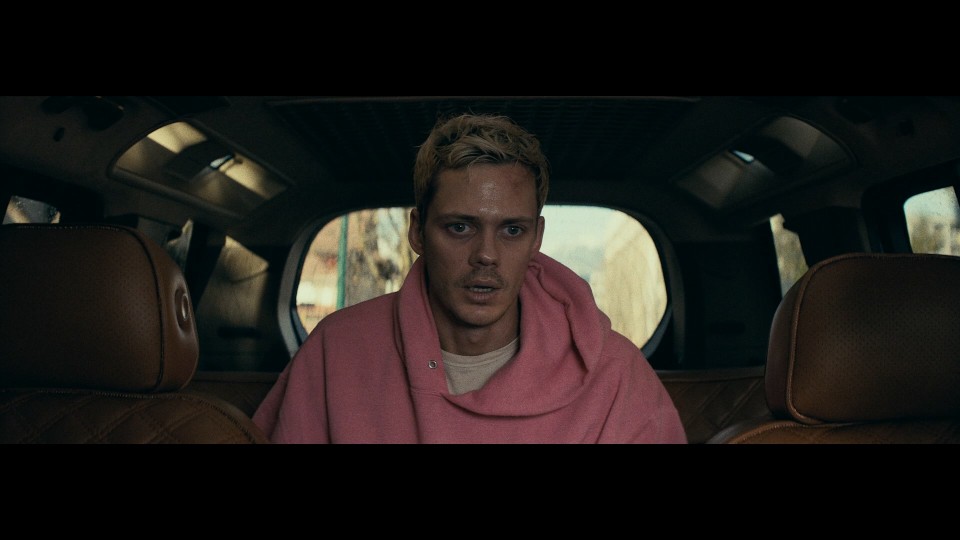 Locked.2025.1080p.Bluray.Remux.AVC.DTS-HD.MA.5.1-CHD.mkv_20250805_214422.300.jpg