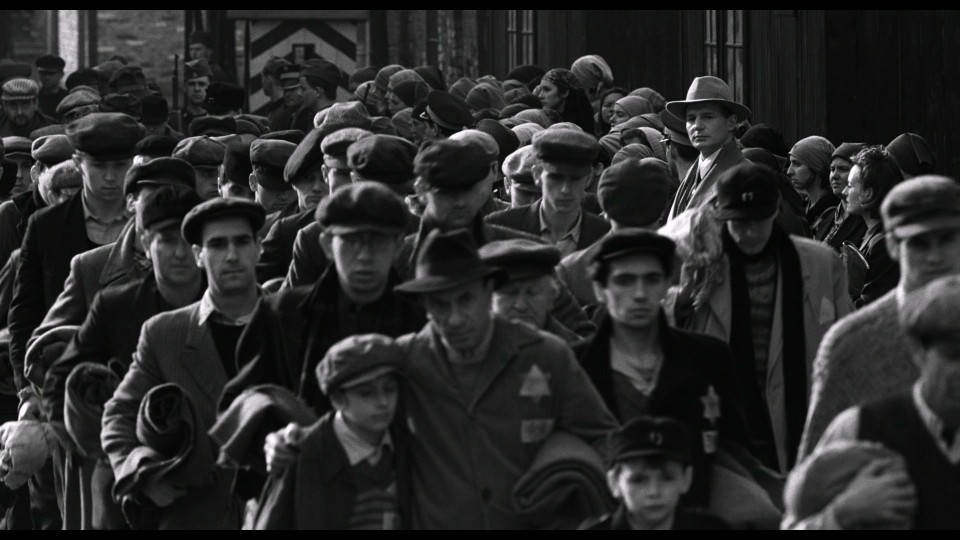 Schindlers.List-1993.1080p.Bluray.Remux.AVC.Atmos.True.HD.7.1.x264-CHD.mkv_20250822_171037.584.jpg