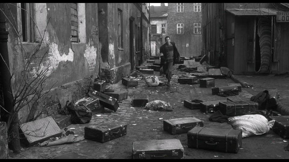 Schindlers.List.1993.1080p.Bluray.iPad.AAC.2.0.x264-CHDPAD.mp4_20250822_171936.144.jpg