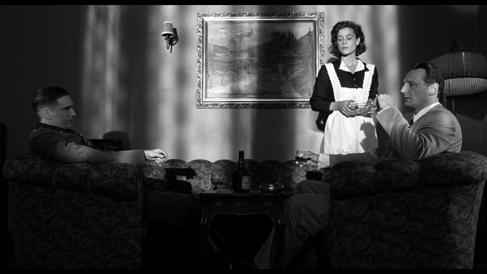 Schindlers.List.1993.1080p.Bluray.iPad.AAC.2.0.x264-CHDPAD.mp4_20250822_171938.366.jpg