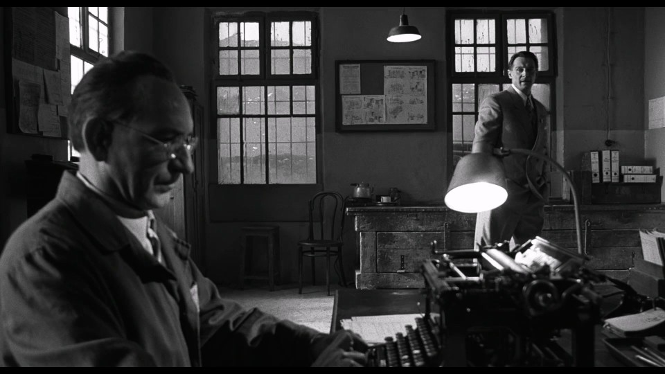 Schindlers.List.1993.1080p.Bluray.iPad.AAC.2.0.x264-CHDPAD.mp4_20250822_171943.601.jpg