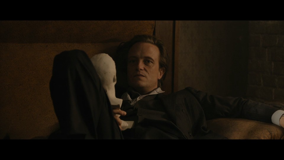 The.Master.and.Margarita.2024.1080p.Bluray.iPad.AAC.2.0.x264-CHDPAD.mp4_20250824_224318.327.jpg
