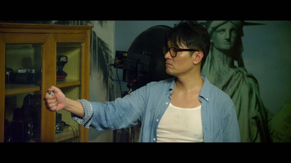 The.Moment.2016.REMUX.Bluray.1080p.AVC.TrueHD5.1-CHD.mkv_20251013_200022.140.jpg