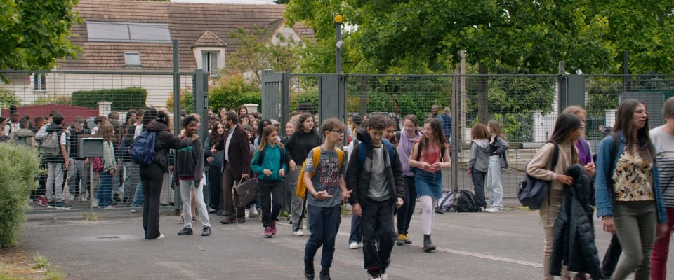La.venue.de.lavenir.AKA.Colours.of.Time.2025.1080p.Bluray.TrueHD.7.1.Atmos.x264-CHD.mkv_20251026_214336.297.jpg